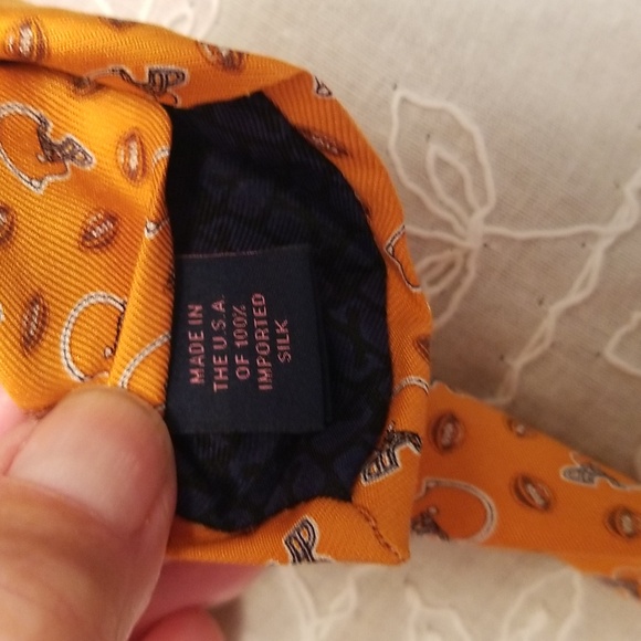 Vineyard Vines Cleveland Browns Silk Tie - Picture 5 of 5